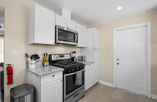 Raisin Casa | Cozy 2B/1Bth w Great Access to Airport