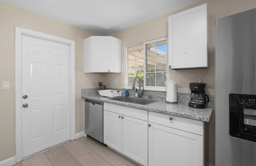 Raisin Casa | Cozy 2B/1Bth w Great Access to Airport