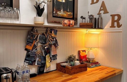 Wayland Apartamento | Cozy 2B1B Apt,Private Kitchen, Walk to everything,Near BROWN &RISD. Pet Friendly