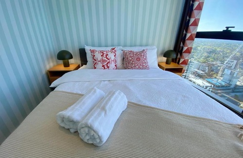 Box Hill Apartamento | Cozy 2B2B Apartment with Free Parking & Penthouse Pool