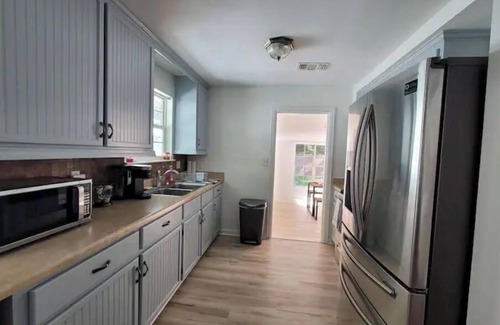 Pensacola Cabaña | Cozy 2Bd/1Ba Cottage Minutes to Downtown and NAS!
