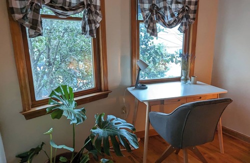 The Village Apartamento | Cozy 2BD/1BA in the Heart of downtown JC - Pet Friendly!