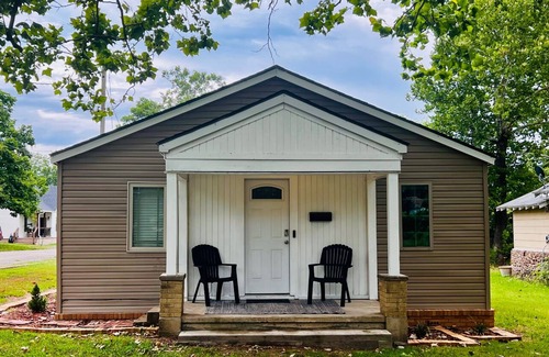 Mena Casa | In Town 2BD~2BA Close to Talimena Drive Trails Wolf Pen Gap
