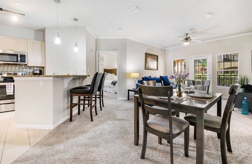 Sun Bay South Condominio | ⭐️ Cozy 2BD/2BA⭐️Pool🏊🏻‍♂️Gym🏋🏻‍♀️Work Space⭐️SmartTV