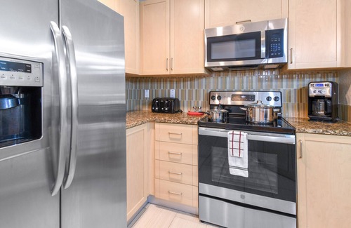 Sun Bay South Condominio | ⭐️ Cozy 2BD/2BA⭐️Pool🏊🏻‍♂️Gym🏋🏻‍♀️Work Space⭐️SmartTV