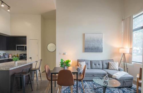 Evans Churchill Apartamento | Cozy 2BD - Central DT - Gym, Pool, Parking - Sleep 8