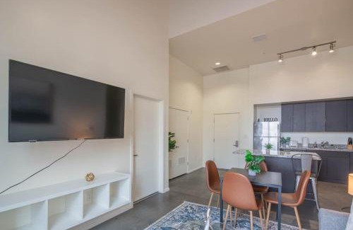 Evans Churchill Apartamento | Cozy 2BD - Central DT - Gym, Pool, Parking - Sleep 8