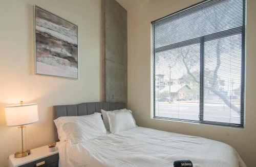 Evans Churchill Apartamento | Cozy 2BD - Central DT - Gym, Pool, Parking - Sleep 8