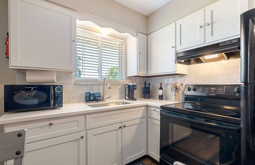 Akron Casa | Cozy 2Bed/1Bath Duplex in Akron