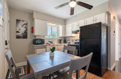 Akron Casa | Cozy 2Bed/1Bath Duplex in Akron