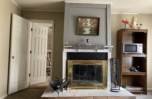 Wichita Falls Casa | A Cozy 3 Bed 1 bath home with fireplace+ Food Pantry