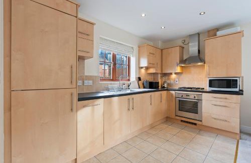 Milton Keynes Apartamento | Cozy 2bed flat with free parking near Willen Lake in Milton Keynes