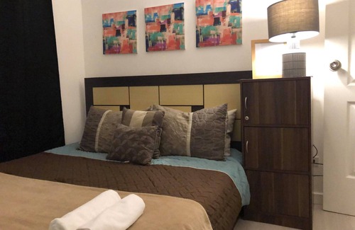 Taguig Hotel | ACOGEDOR 2 DORMITORIOS AZURE WAVE POOL