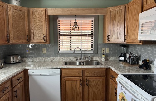 Rockwood Cabina | Cozy 2BR/1B cabin overlooking a beautiful creek with access to Catoosa WMA.