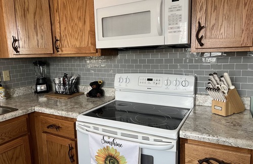 Rockwood Cabina | Cozy 2BR/1B cabin overlooking a beautiful creek with access to Catoosa WMA.