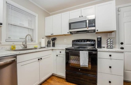 Biddleville Apartamento | Cozy 2BR/2BA Close to Downtown NFL Panther Stadium