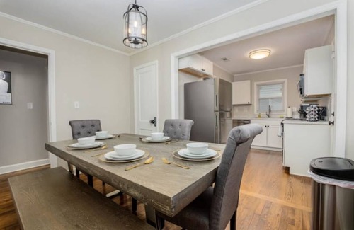 Biddleville Apartamento | Cozy 2BR/2BA Close to Downtown NFL Panther Stadium