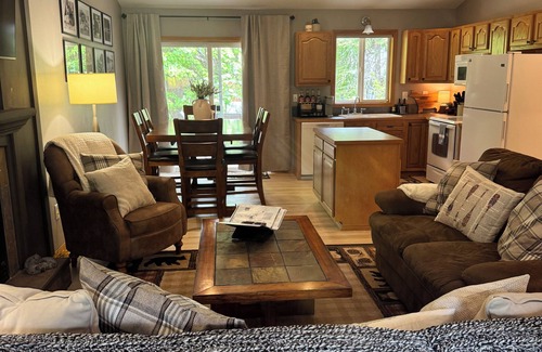 Coolin Casa | Cozy 2BR/2BA Coolin Getaway Steps Away From Priest Lake, Shops, Food, and Trails