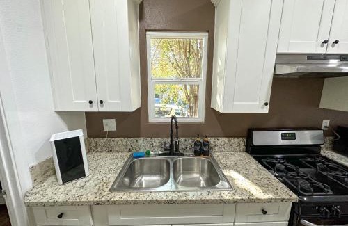 Florence-Graham Apartamento | Cozy 2BR/2BA Duplex Downtown LA