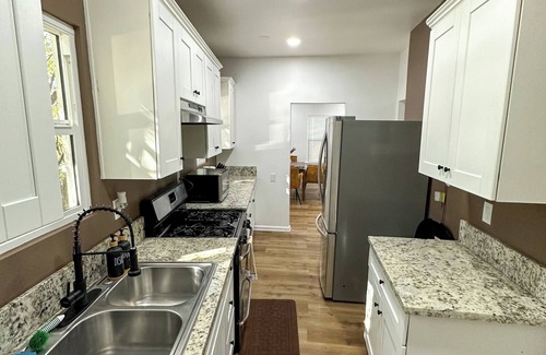 Florence-Graham Casa | Cozy 2BR/2BA Duplex Downtown LA