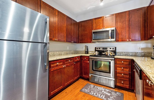 Lindridge-Martin Manor Apartamento | Cozy 2BR/2BA /Pool, Gym, fast WiFi 10 mins to Downtown ATL