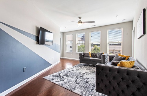 Lindridge-Martin Manor Apartamento | Cozy 2BR/2BA /Pool, Gym, fast WiFi 10 mins to Downtown ATL