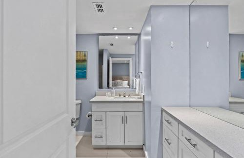 South Padre Island Apartamento | Cozy 2br 2ba Retreat at Beachfront Resort, Heated Pool!