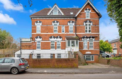 Moseley Apartamento | Cozy 2BR Apartment - Free Parking - Equipped Kitchen
