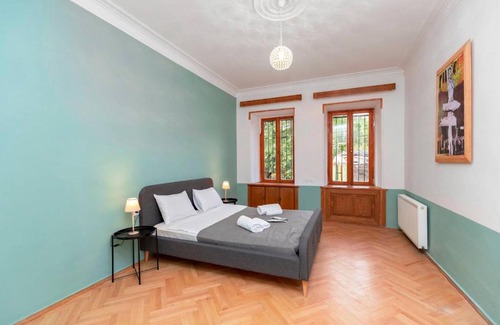 Sololaki Apartamento | Cozy 2BR Apt in Sololaki Tbilisi - By Wehost