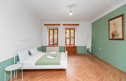 Sololaki Apartamento | Cozy 2BR Apt in Sololaki Tbilisi - By Wehost