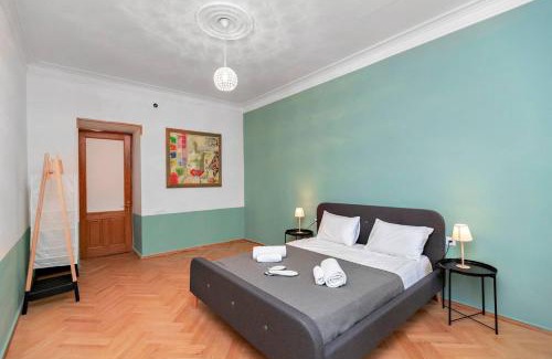 Sololaki Apartamento | Cozy 2BR Apt in Sololaki Tbilisi - By Wehost