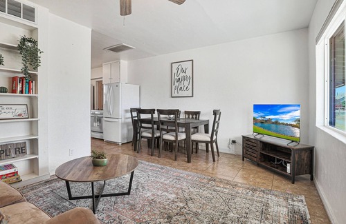 Governmental Mall Apartamento | Cozy 2BR Apt, mins Hospitals + Free Parking + Wifi