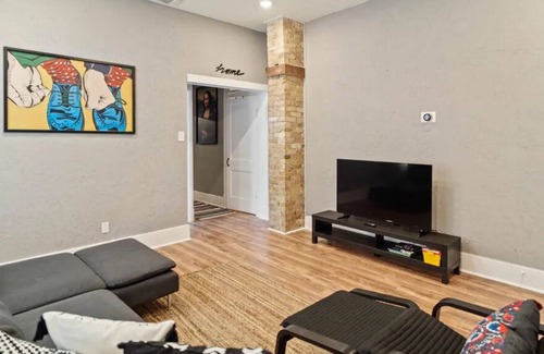 Alta Vista Apartamento | Cozy 2BR Apt Near River Walk w/ Wifi, Laundry, A/C