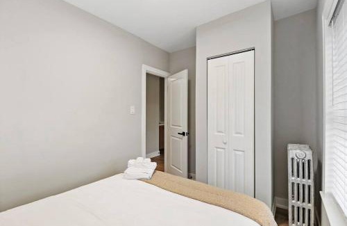 Chicago Apartamento | Cozy 2BR Apt - Perfect for a Seamless Stay - Montrose 1A