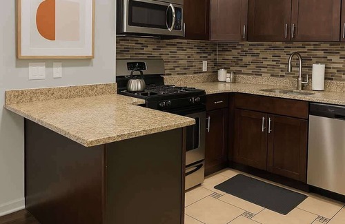 Chicago Apartamento | Cozy 2BR Apt w/ Washer & Dryer
