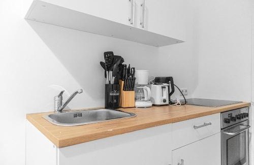 Wahring Apartamento | Cozy 2BR Apt with TV & Netflix, Steps from AKH