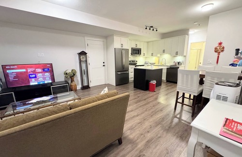 Surrey Casa | Cozy 2BR basement suite 5 mins from Elgin Park