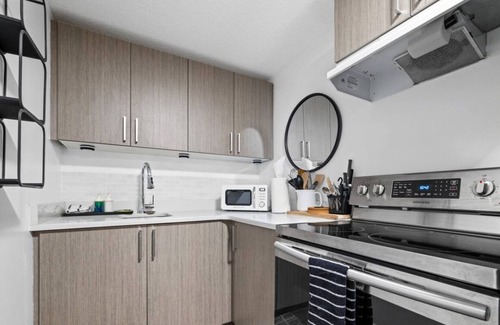 North Central Edmonton Condominio | Cozy 2BR Bsmt Suite | Near Commonwealth & Rogers!