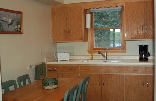 Mercer Casa | Cozy 2BR Cabin on 450 acre Fisher Lake: Bear Bottom Hideaway!