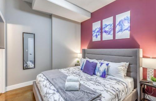 Beltline Apartamento | Cozy 2BR Condo with King Bed and City Views