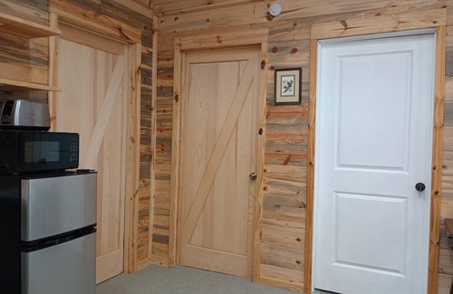 Signal Mountain Cabaña | Cozy 2 BR Cottage with fast wifi, large Jacuzzi tub/shower & starry night skys