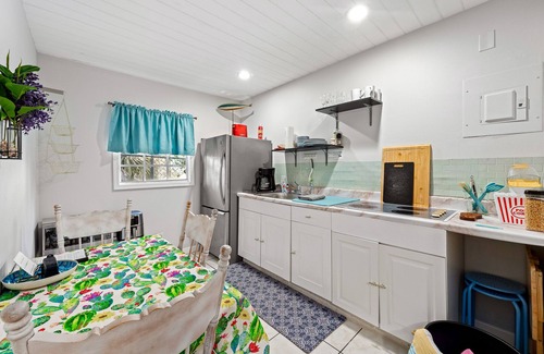Southwest Cabaña | Cozy 2BR Cottage in West Palm Beach!