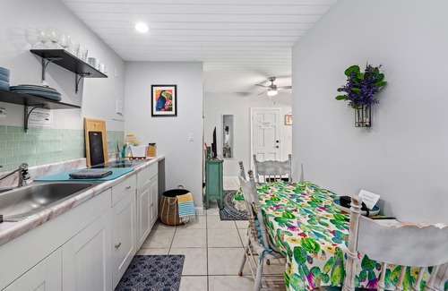 Southwest Cabaña | Cozy 2BR Cottage in West Palm Beach!