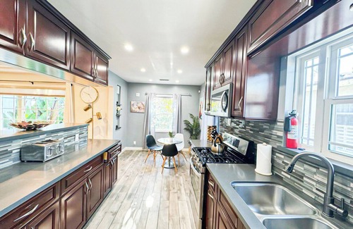 View Park-Windsor Hills Casa | Cozy 2BR Gem Near LAX, SoFi Stadium & The Forum - MK1