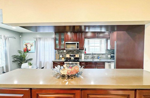 View Park-Windsor Hills Casa | Cozy 2BR Gem Near LAX, SoFi Stadium & The Forum - MK1