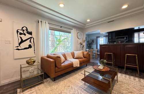 View Park-Windsor Hills Casa | Cozy 2BR Gem Near LAX, SoFi Stadium & The Forum - MK1