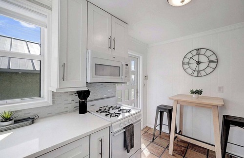 Lake Worth Casa | Cozy 2BR Getaway in Lake Worth Beach – Walk to the Ocean!