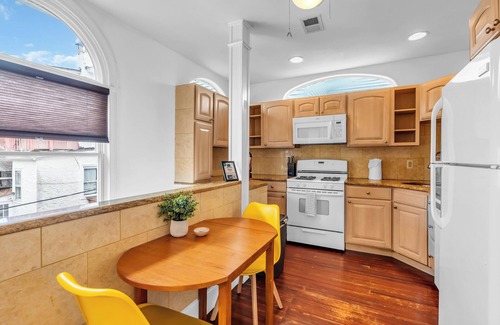 Asbury Park Apartamento | Cozy 2BR Guest House - Sleeps 6 - Walk to Asbury Park Beach & Restaurants!