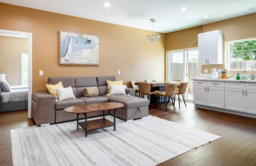 Thousand Oaks Casa | Cozy 2BR Home Mountain Views Pet Friendly