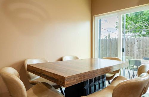 Thousand Oaks Casa | Cozy 2BR Home Mountain Views Pet Friendly